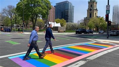 وزير النقل الأمريكي يشدد على إزالة ممرات قوس قزح.. ما القصة؟