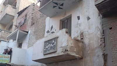 انهيار جزئي لمنزل قديم بمنطقة الباسل في السويس
