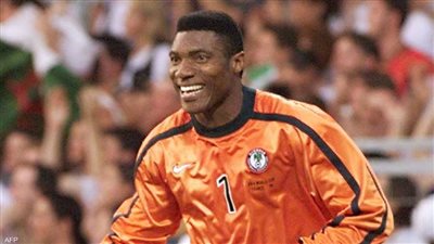 وفاة حارس مرمى نيجيريا الأسطوري بيتر روفاي