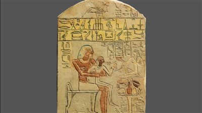 المتحف المصري يعرض لوحة جنائزية نادرة تجسد مشاعر الأبوة في مصر القديمة