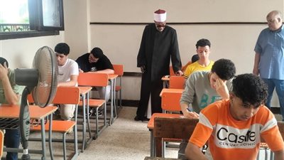 غرفة العمليات بالمعاهد الأزهرية: امتحان الكيمياء مرّ في أجواء هادئة ومنضبطة بجميع اللجان