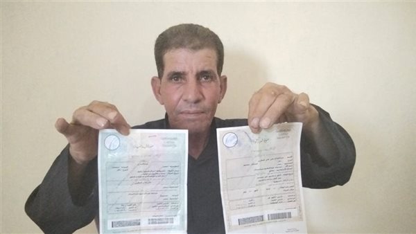 عبد الفتاح يحمل شهادتي