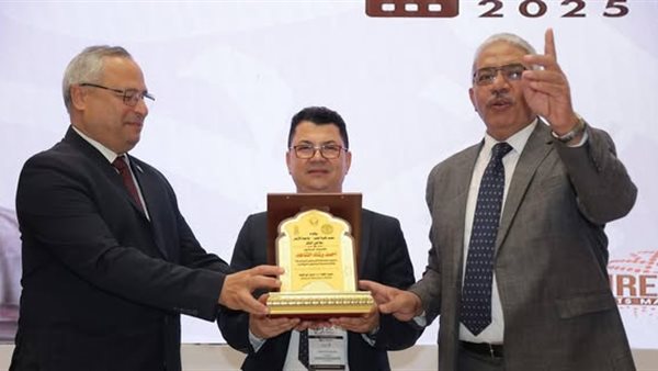 الدكتور محمود صديق