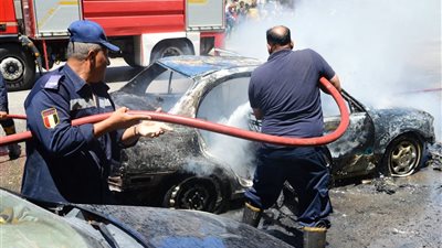 تحولت لـ كوم تراب.. حريق سيارة تاكسي بـ مدينة بورفؤاد| صور 