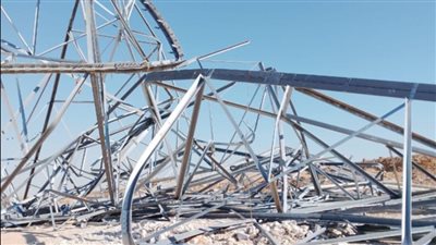 إصابة 4 أشخاص بينهم 2 بحالة خطرة في انهيار برج كهرباء شرق نفق السويس