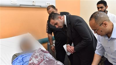بينهم حالة غير مستقرة.. نائب وزير الصحة يتابع الحالة الطبية لمصابي حادث الطريق الإقليمي الجديد