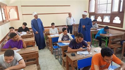 المعاهد الأزهرية: امتحان الرياضيات التطبيقية سار في أجواء من الانضباط والهدوء 