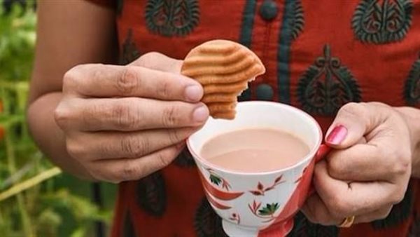 تغميس البسكويت في