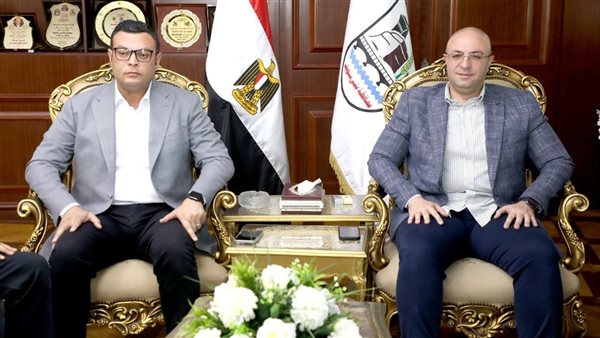 محافظ بني سويف ووزير