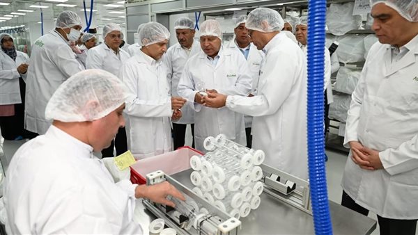 وزير الصناعة خلال