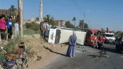 إصابة 10 أشخاص في حادث ميكروباص بسوهاج