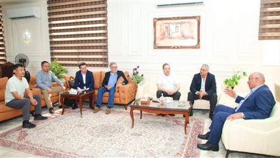 للبدء في تنفيذ مجمع إنتاج حامض الفسفوريك.. محافظ الوادي الجديد يستقبل رئيس «فوسفات مصر» ووفد التحالف الصيني