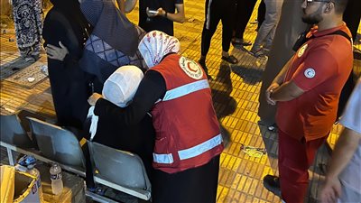 الهلال الأحمر يقدم خدمات الدعم النفسي والمساعدات العاجلة لضحايا حادث الإقليمي وأسرهم | صور 