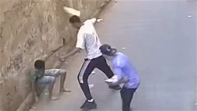 التحقيق مع أحد المتهمين بالاعتداء على شاب بسلاح أبيض في الجيزة