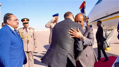 الرئيس الصومالي يصل إلى القاهرة للقاء السيسي