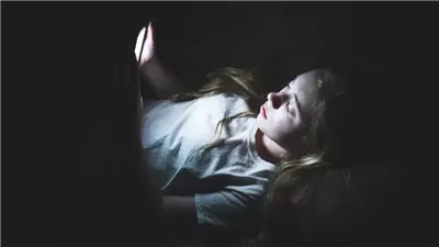 تحذير طبي.. السوشيال ميديا تروّج لعادات خطيرة تضر بصحة الأطفال والمراهقين