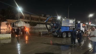 محافظ الإسماعيلية يتابع جهود الأجهزة التنفيذية بالمحافظة للتعامل مع تداعيات كسر خط مياه شرب | صور