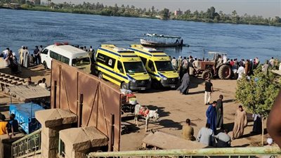 أبناء عم.. جهود مكثفة لانتشال جثماني شابين مفقودين إثر غرق سيارة بنهر النيل بقنا