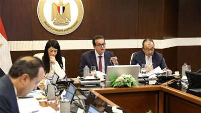 وزير الصحة يوجه بوضع استراتيجية لإدارة المخازن الاستراتيجية للمنتجات الطبية