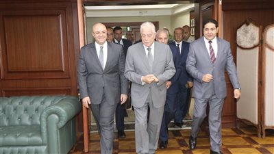 محافظ بني سويف يستقبل مستشار رئيس الجمهورية للتنمية المحلية والوفد المرافق له