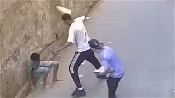 اعتداء مجموعة من