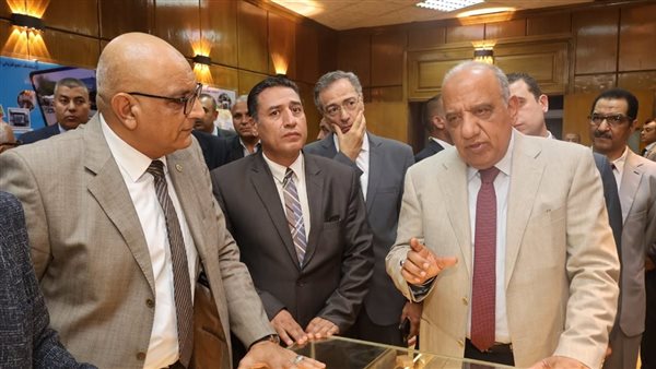 وزير الكهرباء والطاقة