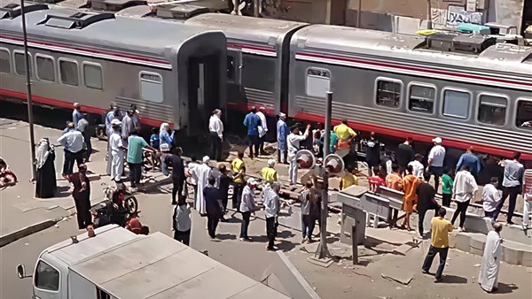 مرور أول قطار من