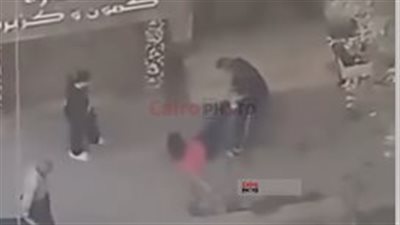 الأمن يفحص فيديو لـ شاب يقيد فتاة بالحبال ويسحلها وسط الشارع بعين شمس