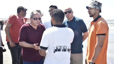جولة مفاجئة.. محافظ بورسعيد يشدد على ضرورة زيادة أعداد المنقذين بالشاطئ | صور 