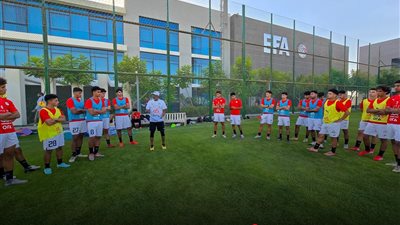 منتخب الناشئين يواصل تدريباته بحضور عزام وعلاء نبيل