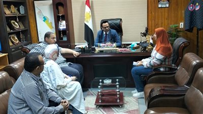 استجابة لشكاوى أولياء الأمور.. وكيل صحة سوهاج يبحث آليات توقيع الكشف الطبي المدرسي مع التأمين الصحي