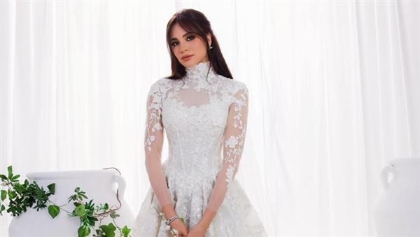 الفنانة آمال ماهر