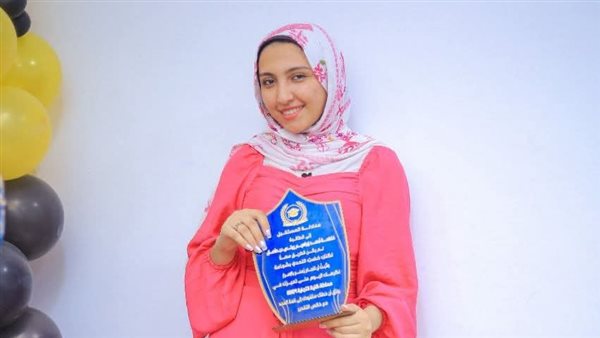 طالبة جامعة الزقازيق