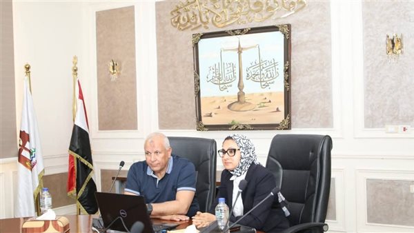 جانب من لقاء محافظ