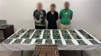 التحقيق مع المتهمين بسرقة لوحات إلكترونية من كابينة إحدى شركات المحمول بالقاهرة