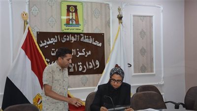 من داخل غرفة العمليات.. نائب محافظ الوادي الجديد تطمئن على عودة خدمات الخطوط الساخنة لمرافق الطوارئ