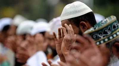  من أين يبدأ الصف خلف الإمام؟.. المفتي يجيب 