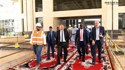 وزير النقل السيراليوني يستقل القطار الكهربائي الخفيف من الفنون والثقافة حتى عدلي منصور| صور