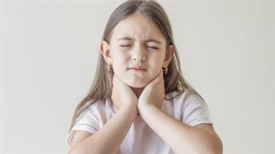 طرق طبيعية لعلاج التهابات الحلق في المنزل بدون مضادات حيوية.. 15 خطوة فعالة