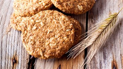 طريقة عمل بسكويت الشوفان للدايت بمكونات صحية وطعم رائع.. 3 وصفات سهلة