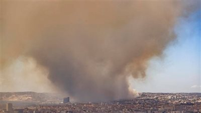 استمرار محاولات إطفاء حرائق مارسيليا وتحذيرات من اندلاعها مجددًا 