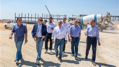 تمهيدا لتشغيلها.. رئيس اقتصادية قناة السويس يطمئن على مراحل تنفيذ المشروعات الصناعية بالقنطرة غرب