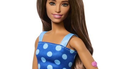 مُتصدرة التريند.. إطلاق أول دمية باربي للأطفال المُصابين بالسكري من النوع الأول 