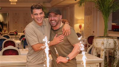 بعد ساعات.. زيزو يحتفل مع السقا بالعرض الخاص لـ فيلم أحمد وأحمد بالإمارات