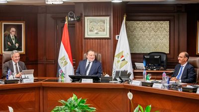 محافظ البنك المركزي المصري يستقبل وفدًا من البنك الأوروبي لإعادة الإعمار والتنمية لبحث أوجه التعاون المشترك