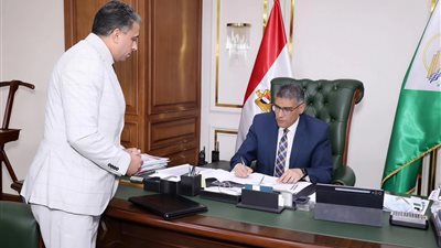 تخفيفًا للتزاحم.. محافظ الجيزة يوجه بتأجيل تقديم شهادة الكشف الطبي لطلاب الصف الأول الابتدائي 
