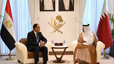 رئيس الوزراء يبحث مع نظيره القطري دعم الاستثمارات المشتركة