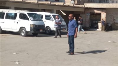 الوحدة المحلية لمركز ومدينة طهطا تتابع مواقف السيارات في سوهاج 