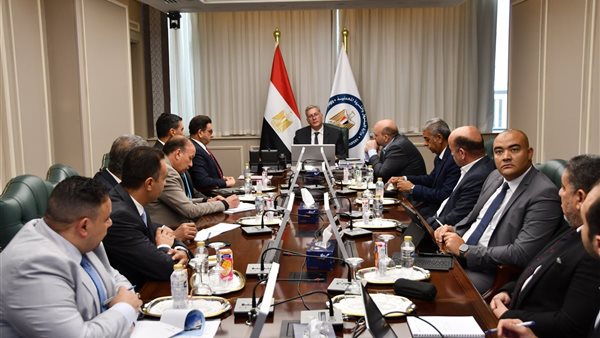 جانب من اجتماع وزير