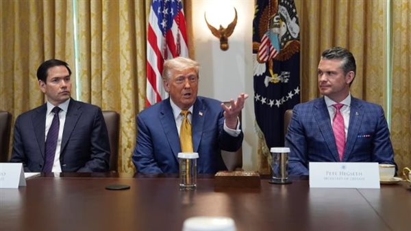 ترامب ووزيري الخارجية